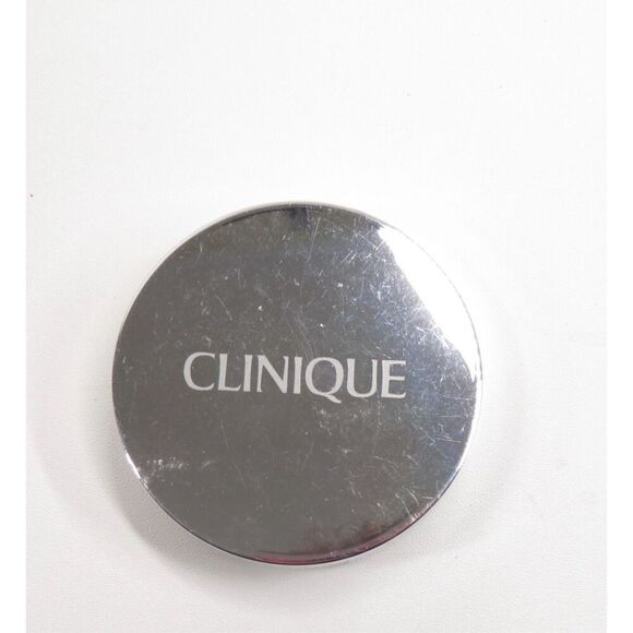 Clinique Beyond Perfecting Pressed Foundation + Concealer 7 Cream Chamois - Picture 1 of 6